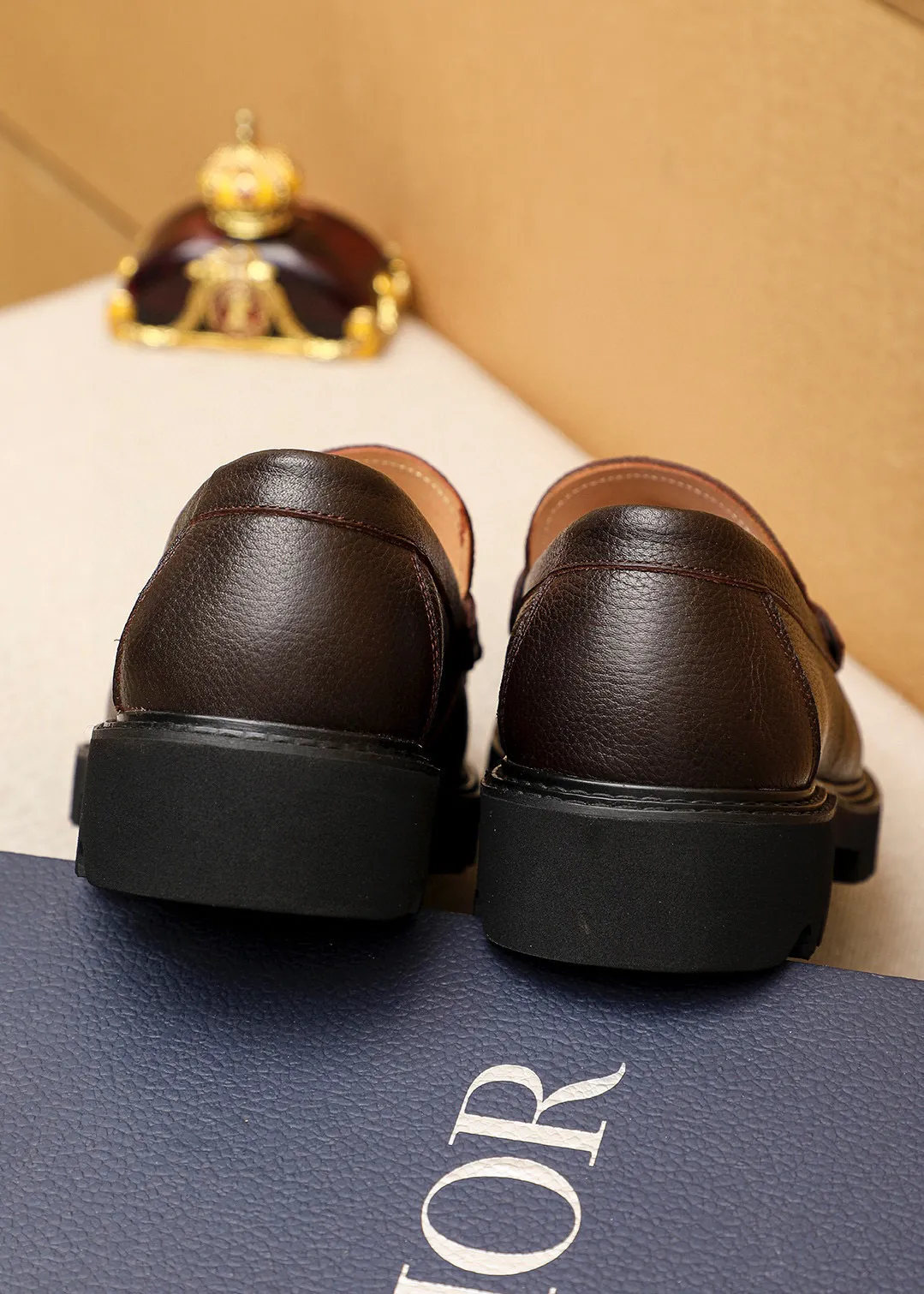 Men's shoes 💰480 💐 Product trademark: Dior "Dior" casual leather shoes Regular size: 39-44 (45🉑️customized) Product materials: Selected Italian imported first-layer pebbled cowhide leather upper + classic hardware buckle, imported water-dyed 🐂 cowhide lining. Strong three-dimensional visual effect, original outsole Color: 3⃣️colors available